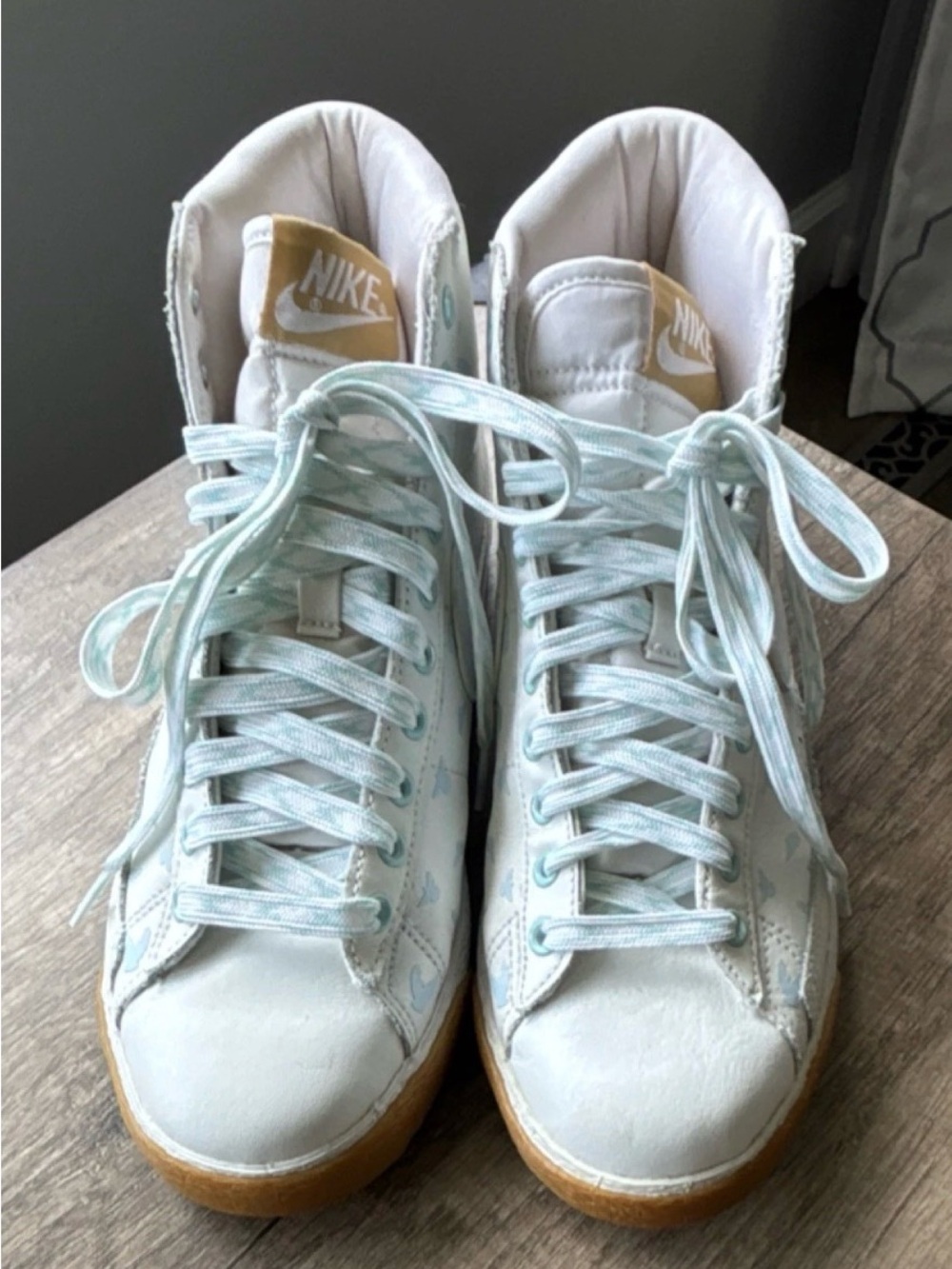 Nike blazer mid ‘77  Women’s High-Top Sneakers in baby blue birds with Gum Sole